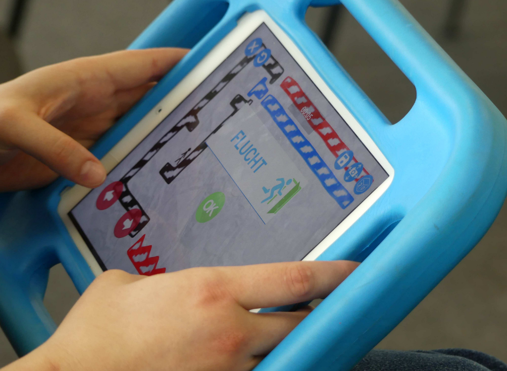 Die App Draw your Game auf dem iPad: Ein selbstgezeichnetes Spiel wird in ein digitales Jump'n'Run-Spiel umgewandeltund gespielt. 