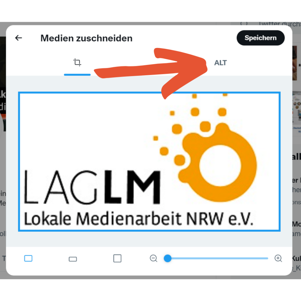 Screenshot Twitter mit eingebunden Logo der LAG Lokale Medienarbeit NRW e. V.. Ein roter Pfeil weist auf den Button, über den der Alternativtext für Bilder eingefügt werden kann.